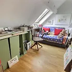 Ideal For Single Or Couple Wanting Calm In A Lively Area