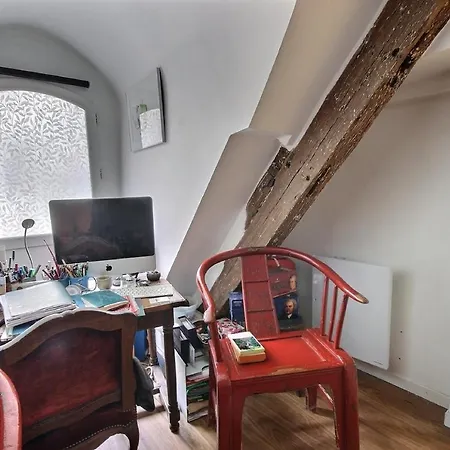 Appartamento Ideal For Single Or Couple Wanting Calm In A Lively Area Parigi