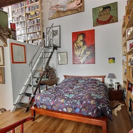 Ideal For Single Or Couple Wanting Calm In A Lively Area Parigi