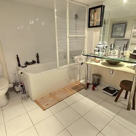 Appartamento Ideal For Single Or Couple Wanting Calm In A Lively Area *