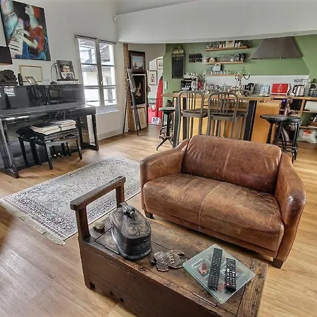 Ideal For Single Or Couple Wanting Calm In A Lively Area Parigi